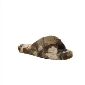 Bearpaw Green Camo Slippers
